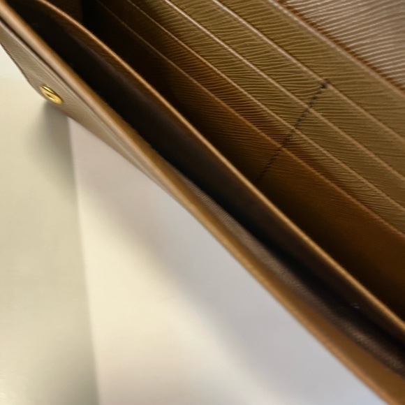 PRADA Wallet On Chain Calves Leather Crossbody with Authenticity Cards - Picture 7 of 10